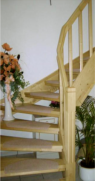 Flurtreppe aus Holz